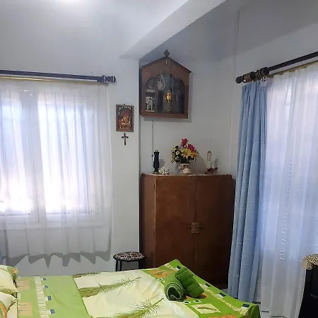 Helens Family House Near The Sea Appartamento *