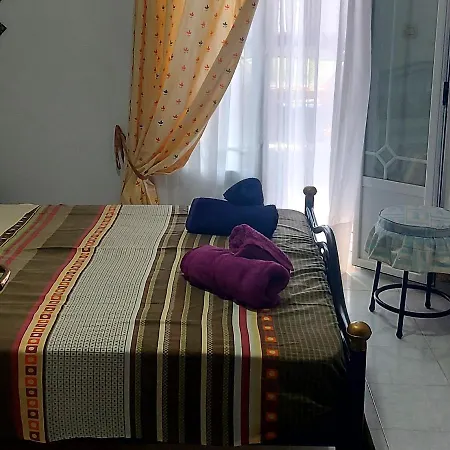 Apartment Helens Family House Near The Sea