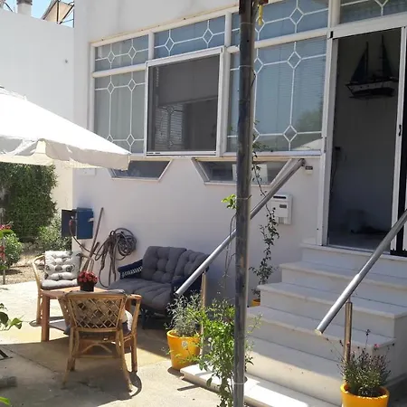 Helens Family House Near The Sea Apartment
